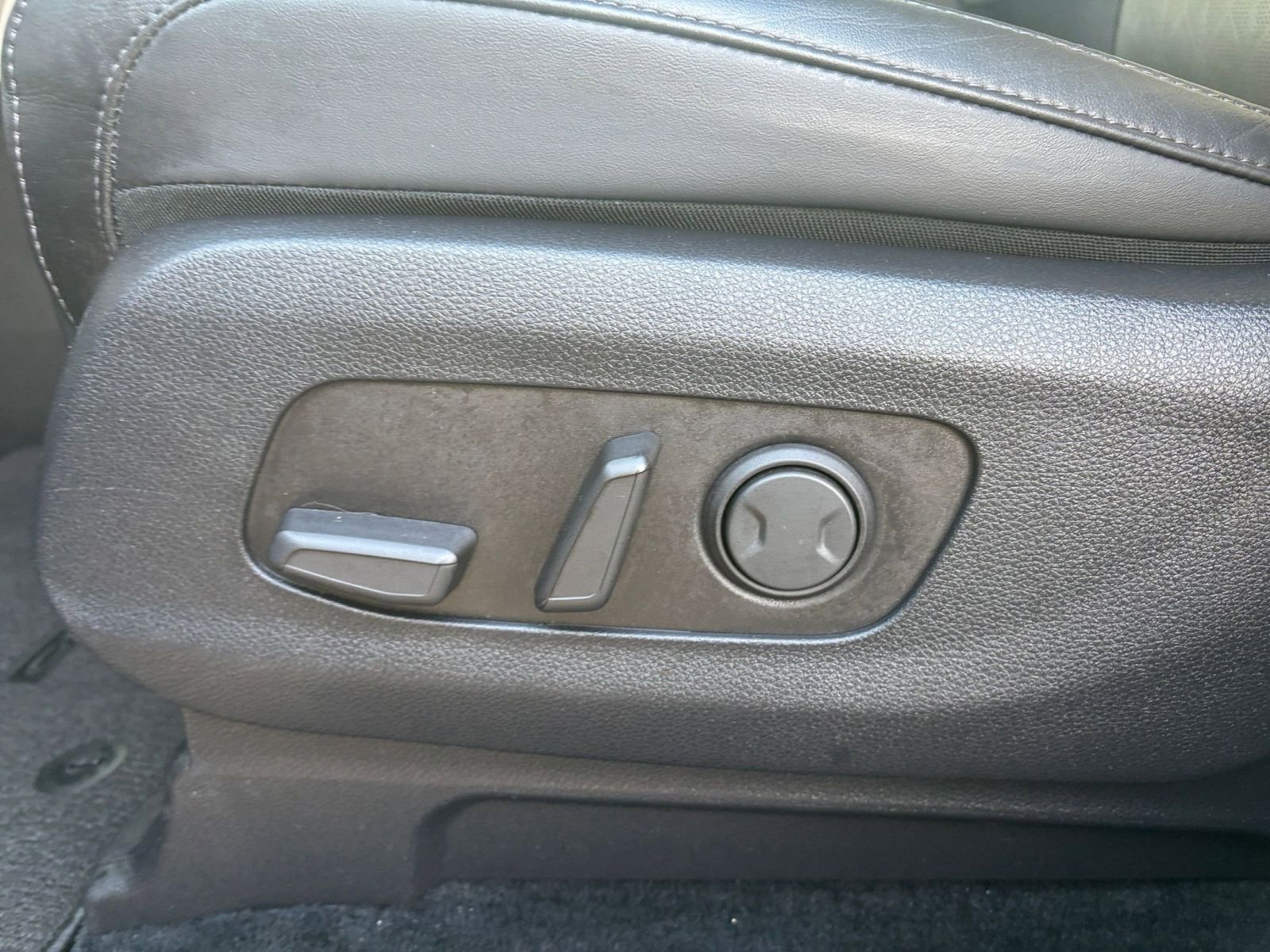 Used 2024 Kia Carnival LX image 24