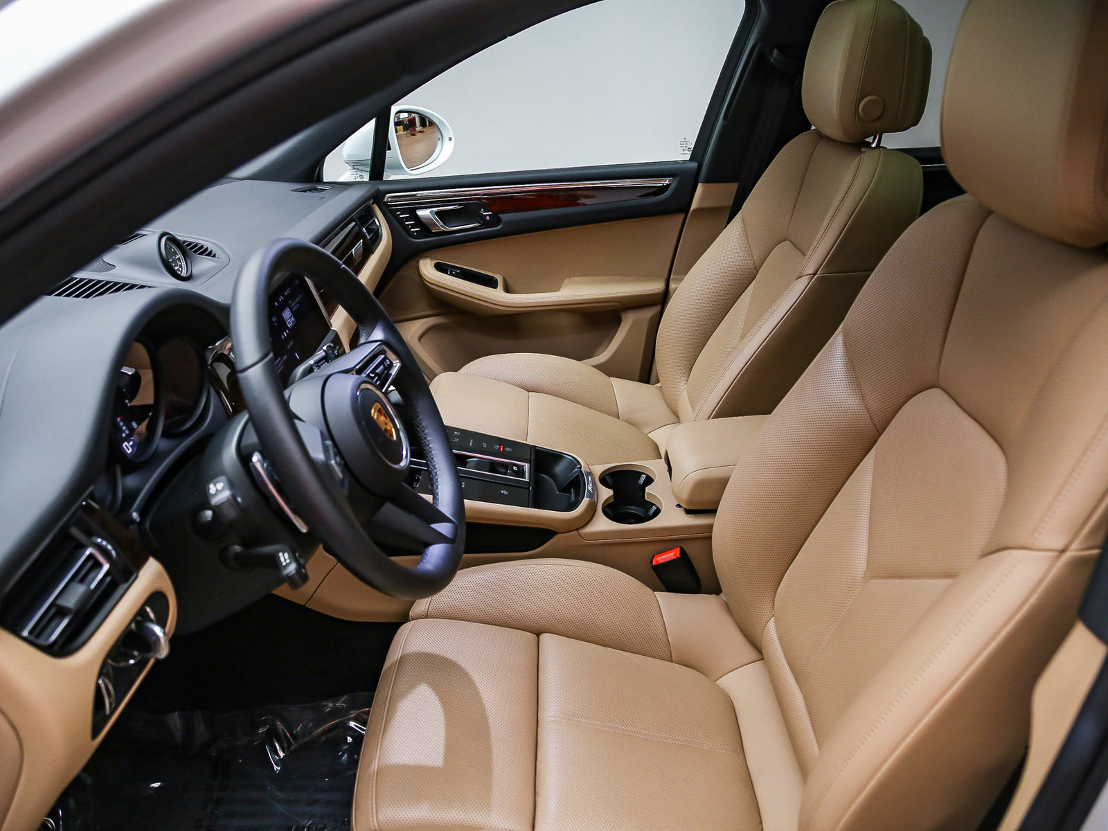 Certified 2025 Porsche Macan 4S Electric AWD/4WD image 54