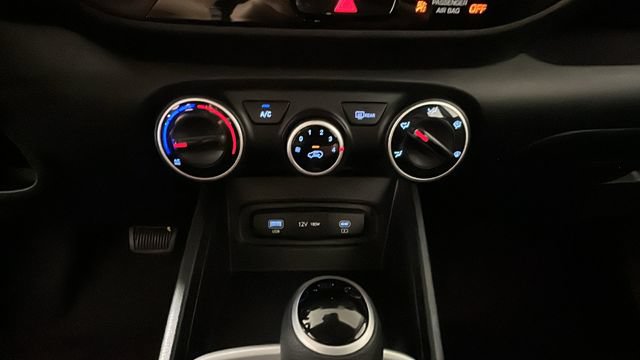 Certified 2025 Hyundai Venue SE FWD image 21