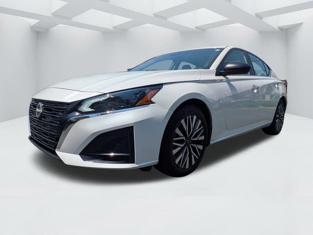 Used 2025 Nissan Altima 2.5 SV FWD image 13