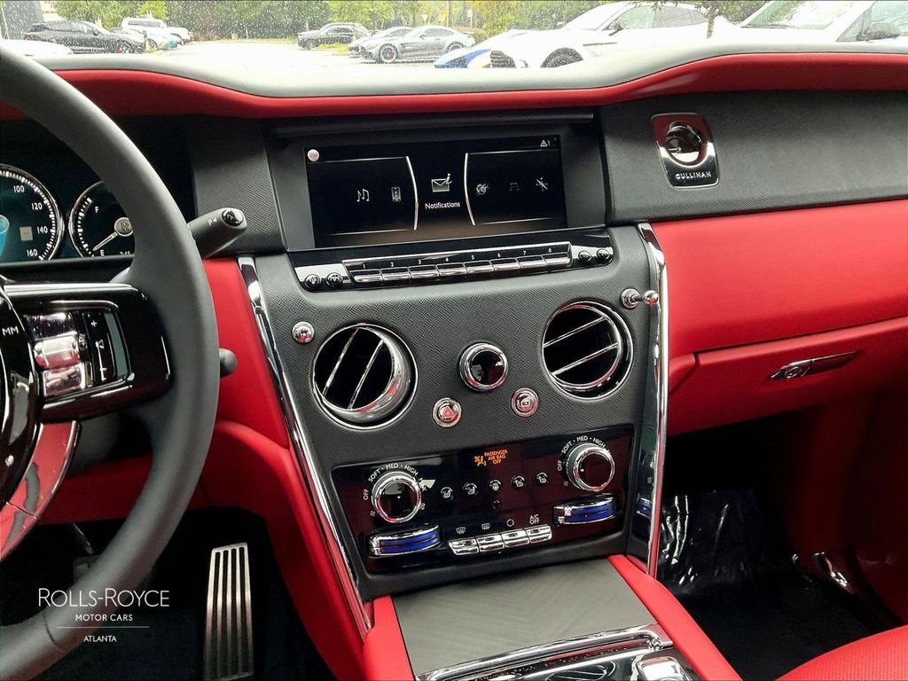 Certified 2022 Rolls-Royce Cullinan image 8