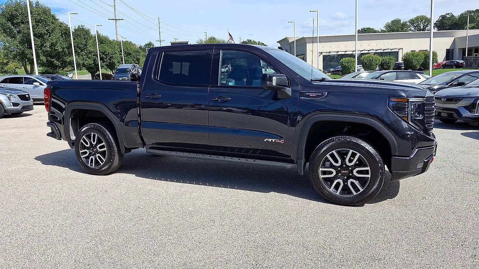 Used 2023 GMC Sierra 1500 AT4 w/ AT4 Premium Package AWD/4WD image 2