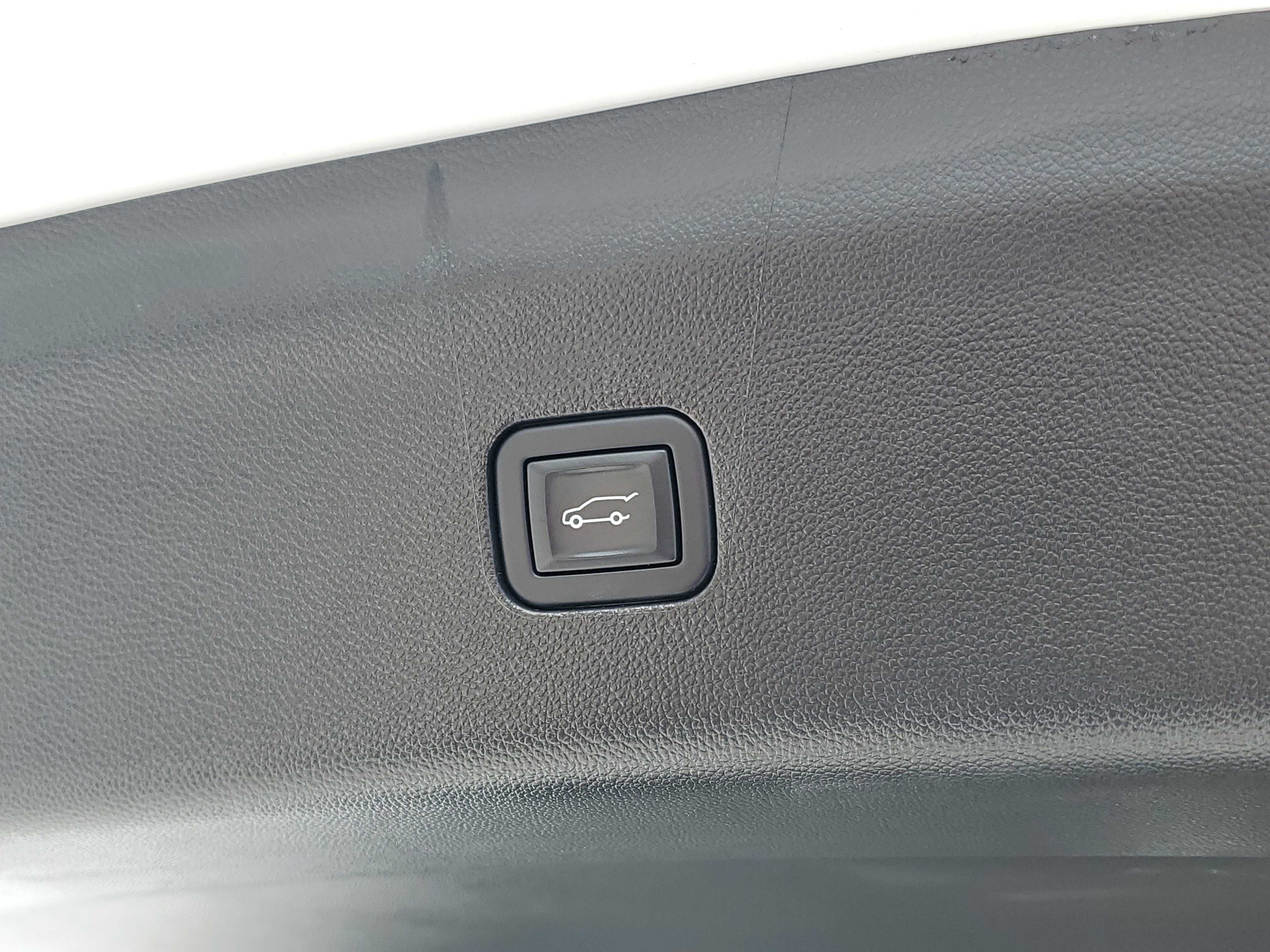 Used 2024 Buick Enclave Avenir w/ Avenir Technology Package image 10