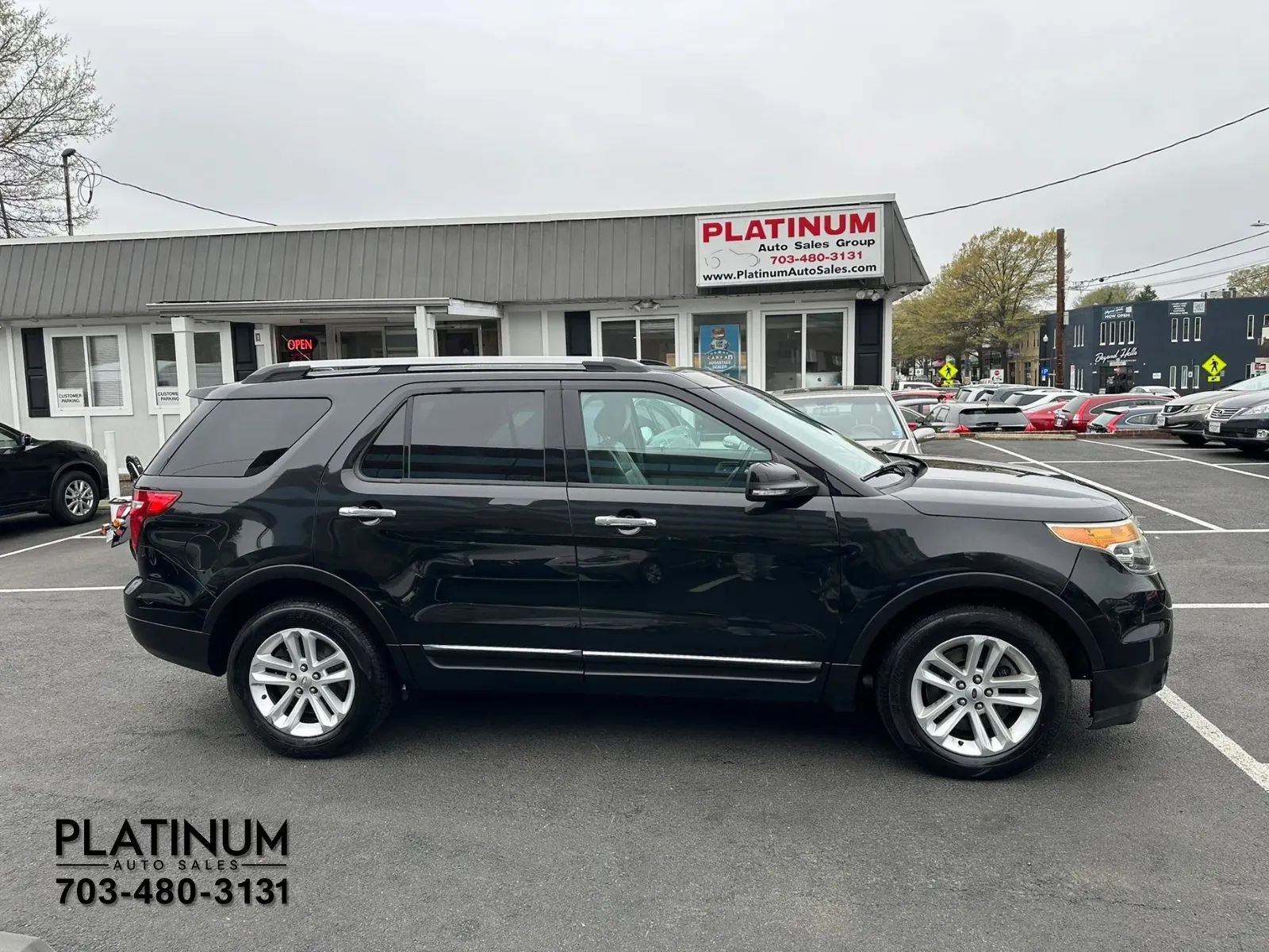 Used 2014 Ford Explorer XLT w/ Equipment Group 202A AWD/4WD image 2