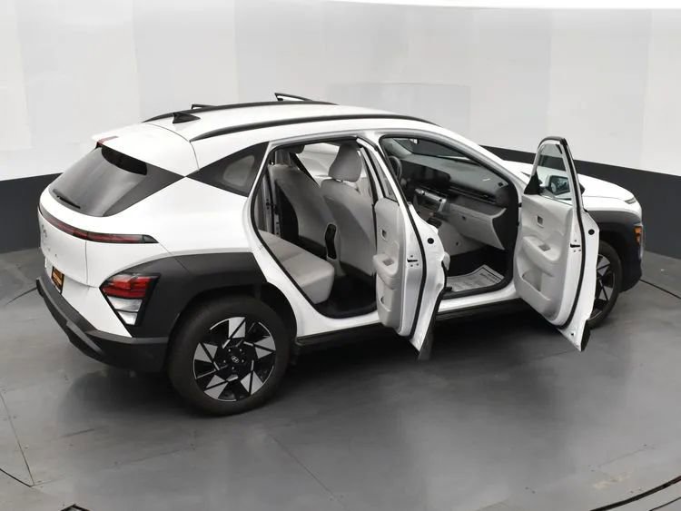 Used 2025 Hyundai Kona SEL FWD image 6