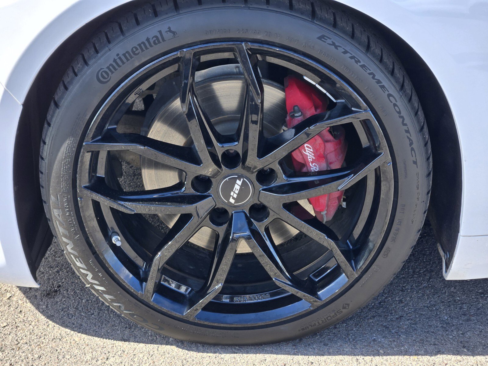 Used 2018 Alfa Romeo Giulia Ti Sport w/ Quick Order Package 22U Sport image 9