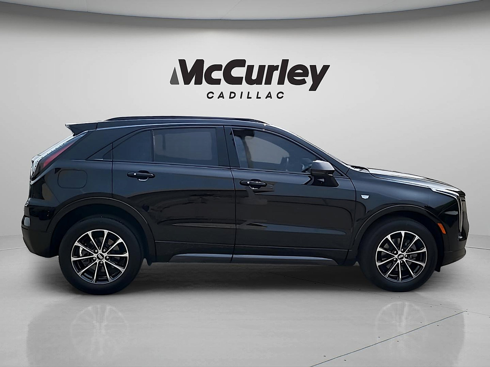 Certified 2024 Cadillac XT4 Sport w/ Technology Package AWD/4WD image 8