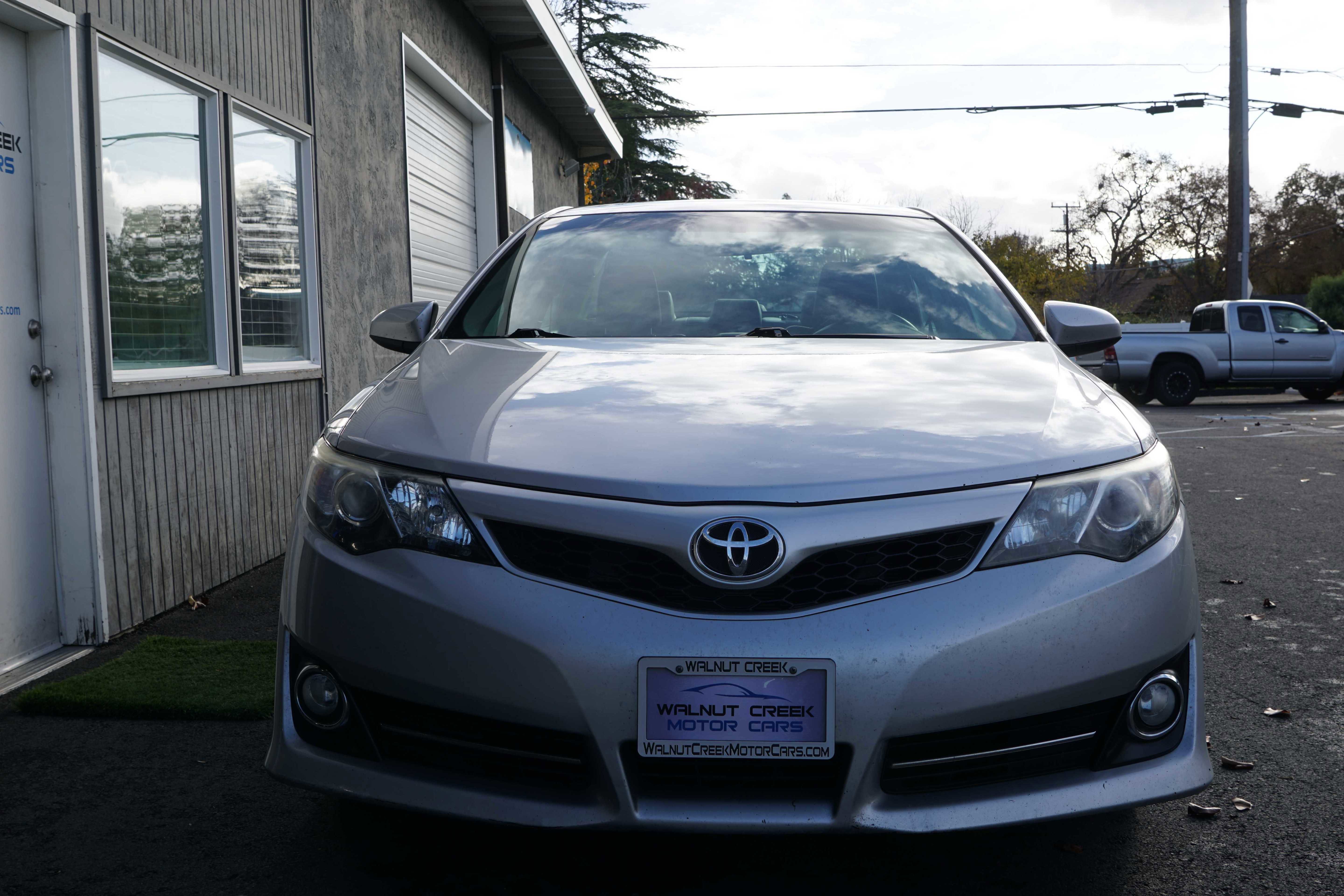 Used 2014 Toyota Camry SE image 6