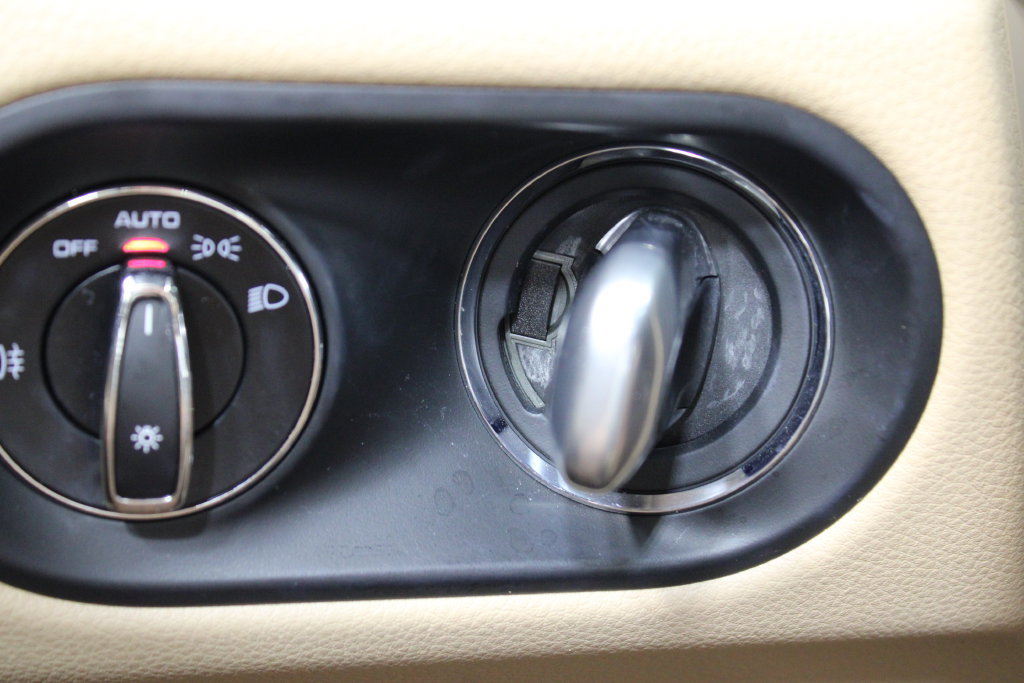Used 2023 Porsche Macan AWD/4WD image 19