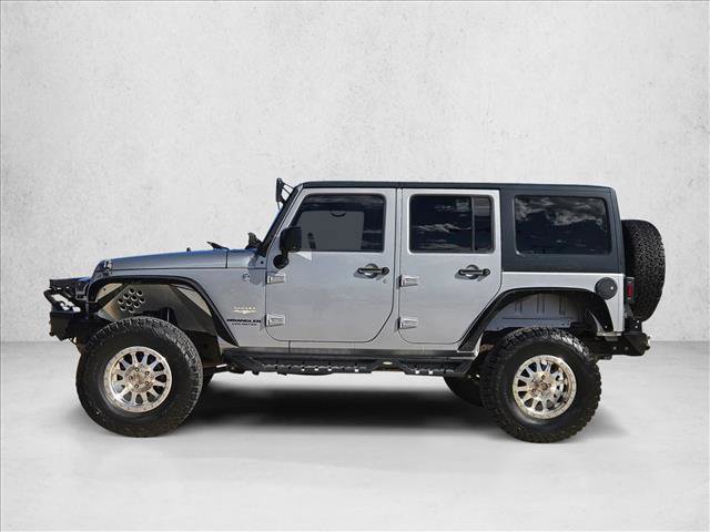 Used 2015 Jeep Wrangler Unlimited Sahara w/ Connectivity Group AWD/4WD image 9