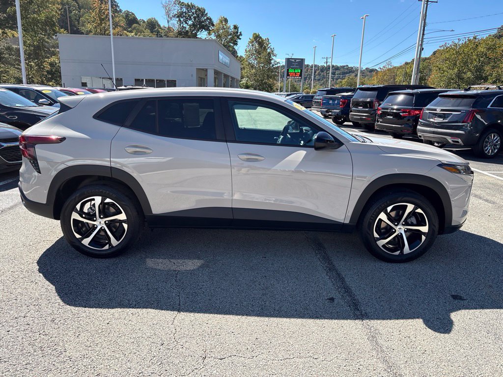 Certified 2026 Chevrolet Trax RS FWD image 7