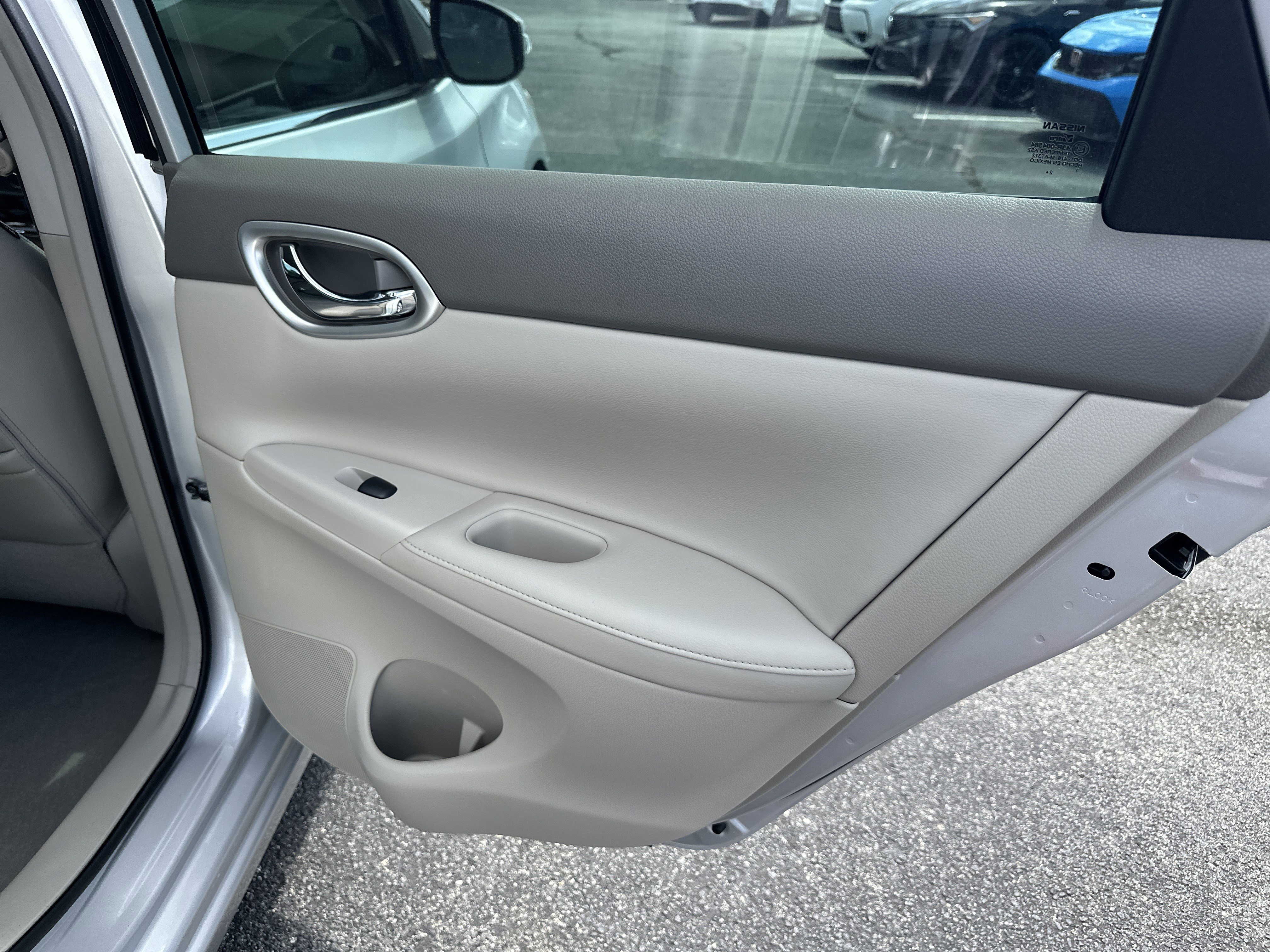 Used 2013 Nissan Sentra SL w/ Leather Pkg FWD image 17