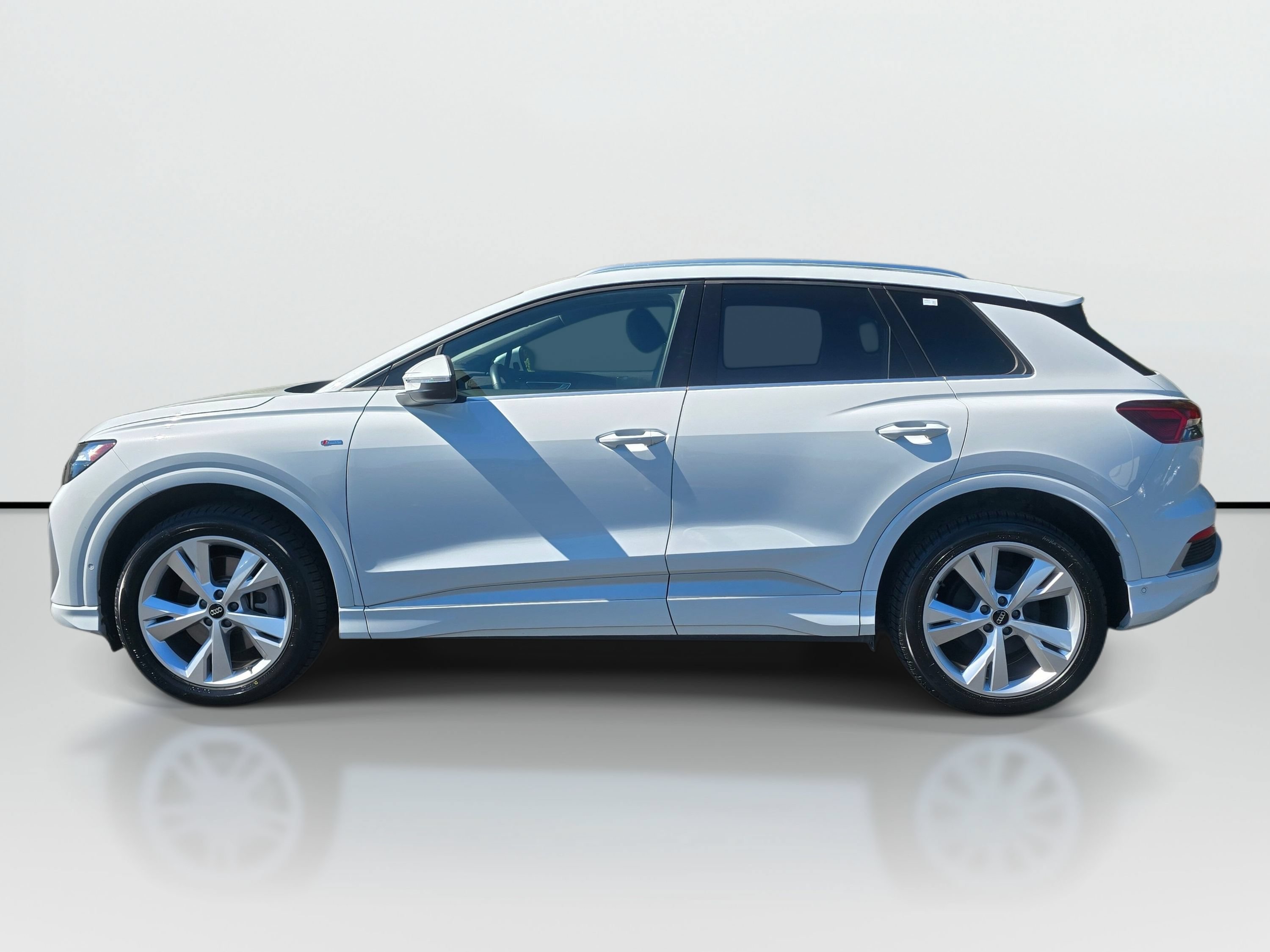 Used 2023 Audi Q4 e-tron Premium Plus AWD/4WD image 3