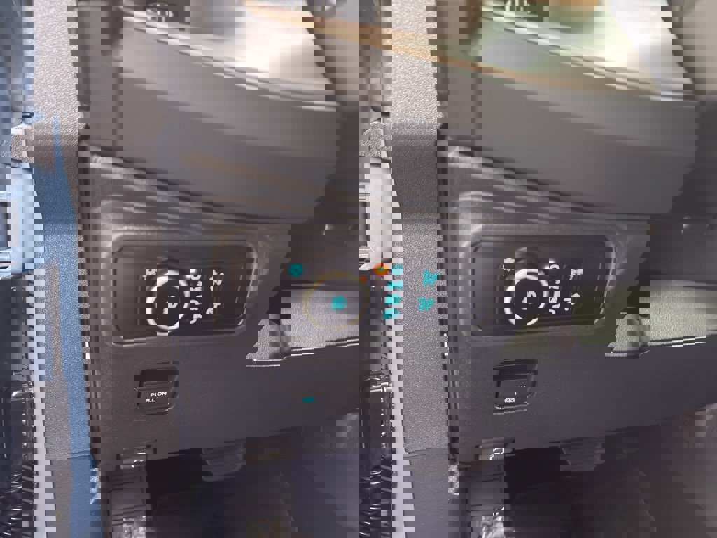 New 2025 Ford Bronco Outer Banks w/ Black Appearance Package image 18