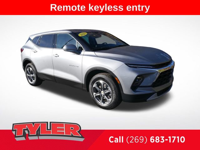 Used 2025 Chevrolet Blazer LT image 1