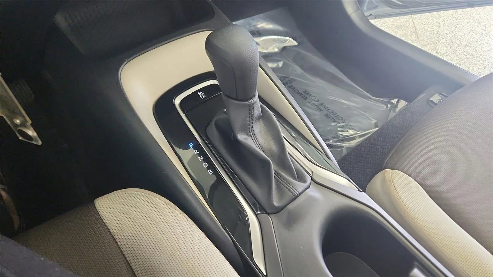 Used 2025 Toyota Corolla LE image 27