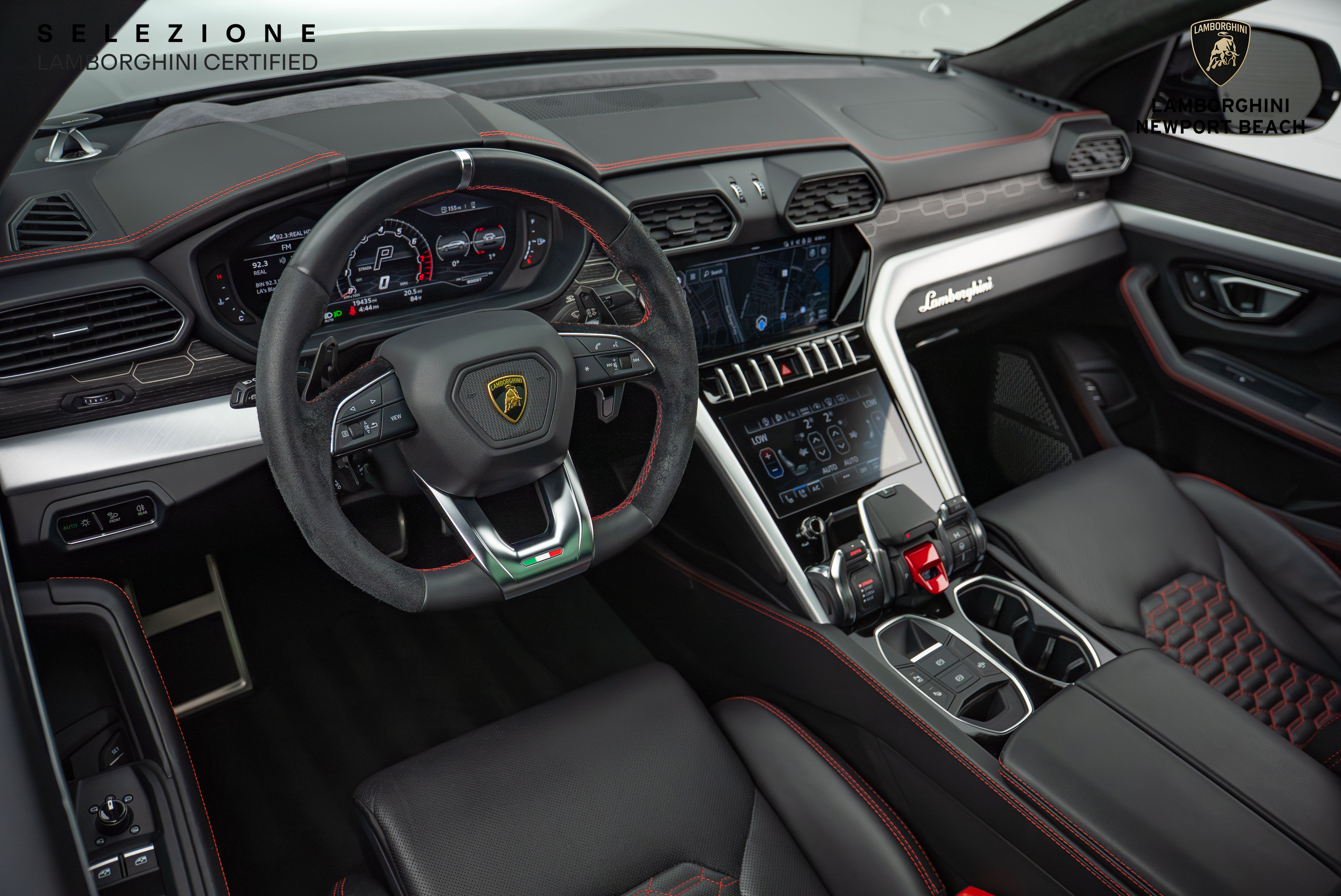 Used 2022 Lamborghini Urus AWD/4WD image 7
