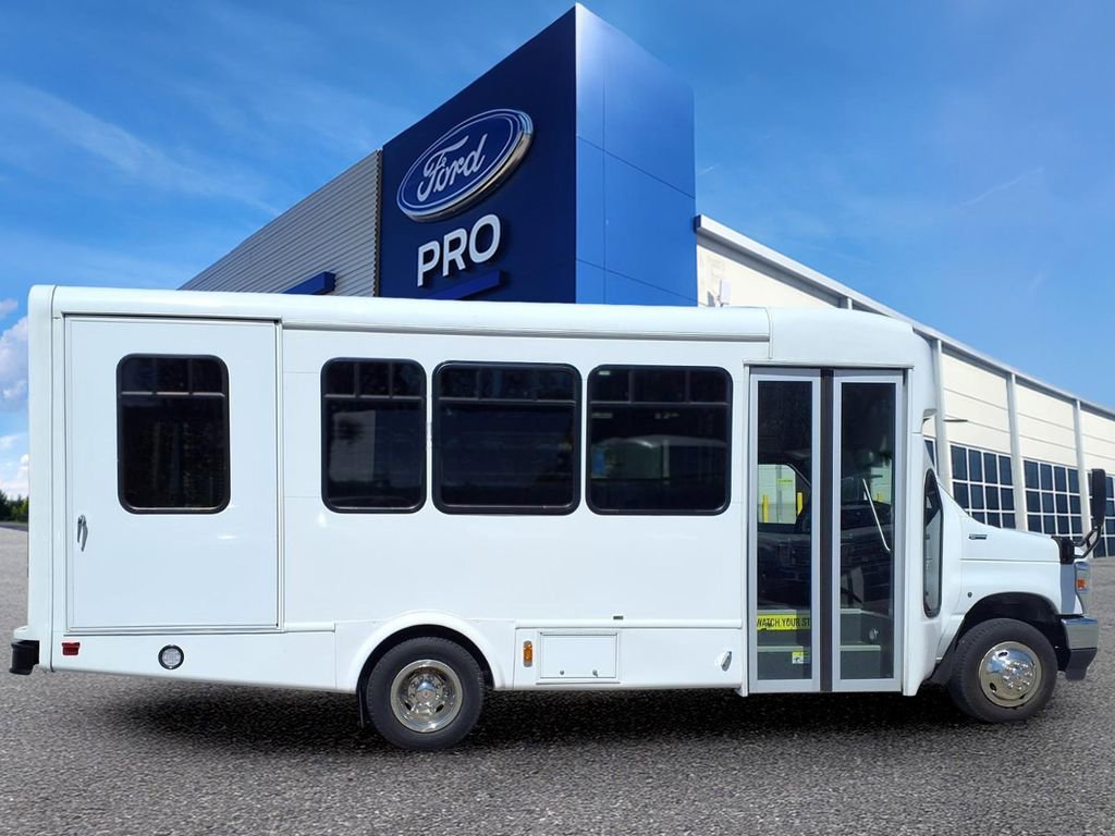 Used 2025 Ford E-450 and Econoline 450 Super Duty w/ Shuttle Bus Prep Package image 33