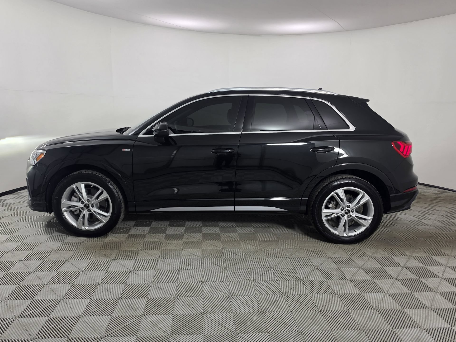 Certified 2023 Audi Q3 2.0T Premium Plus w/ Premium Plus Package AWD/4WD image 4