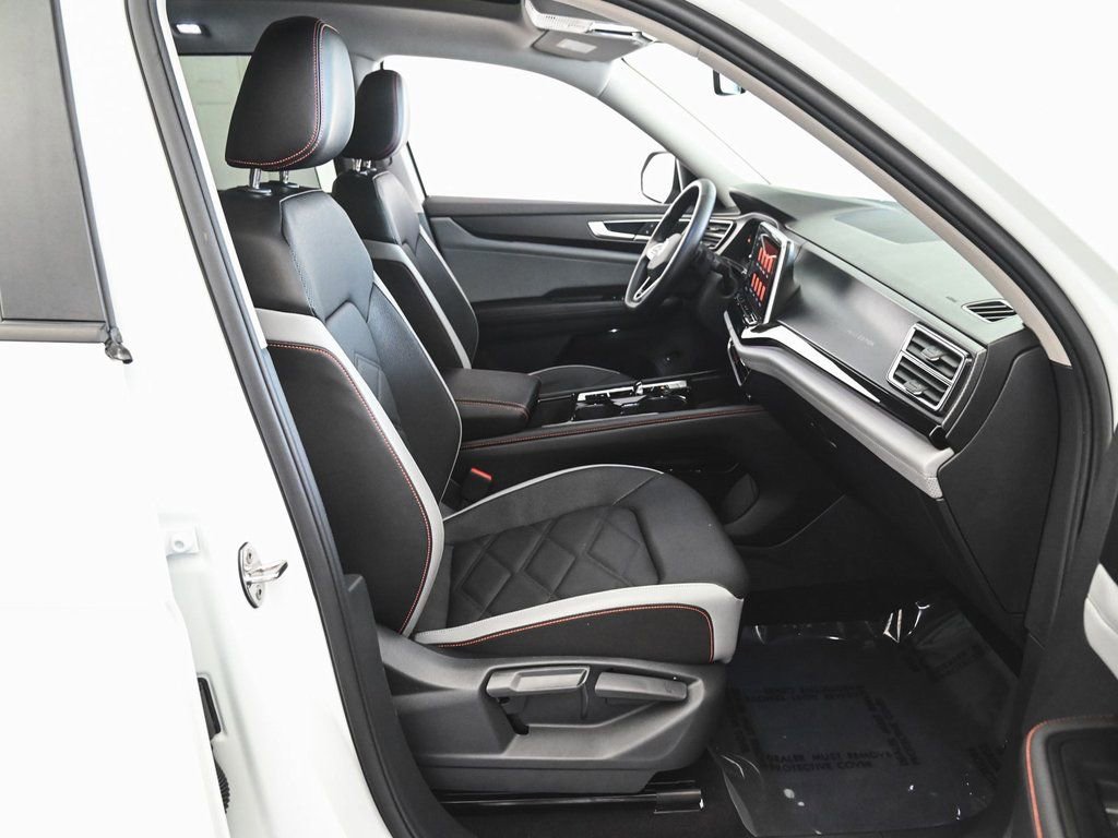 Used 2025 Volkswagen Atlas Peak Edition SE AWD/4WD image 38