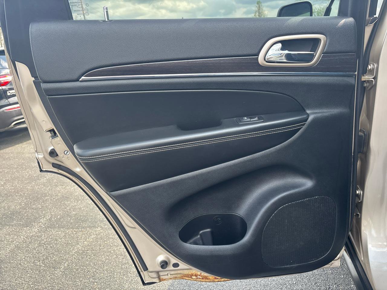 Used 2014 Jeep Grand Cherokee Limited w/ Luxury Group II AWD/4WD image 14