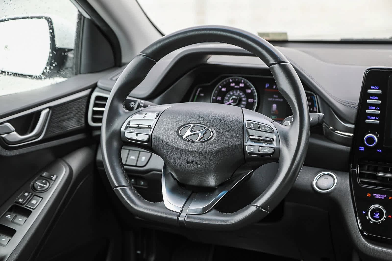 Used 2020 Hyundai Ioniq SE image 13