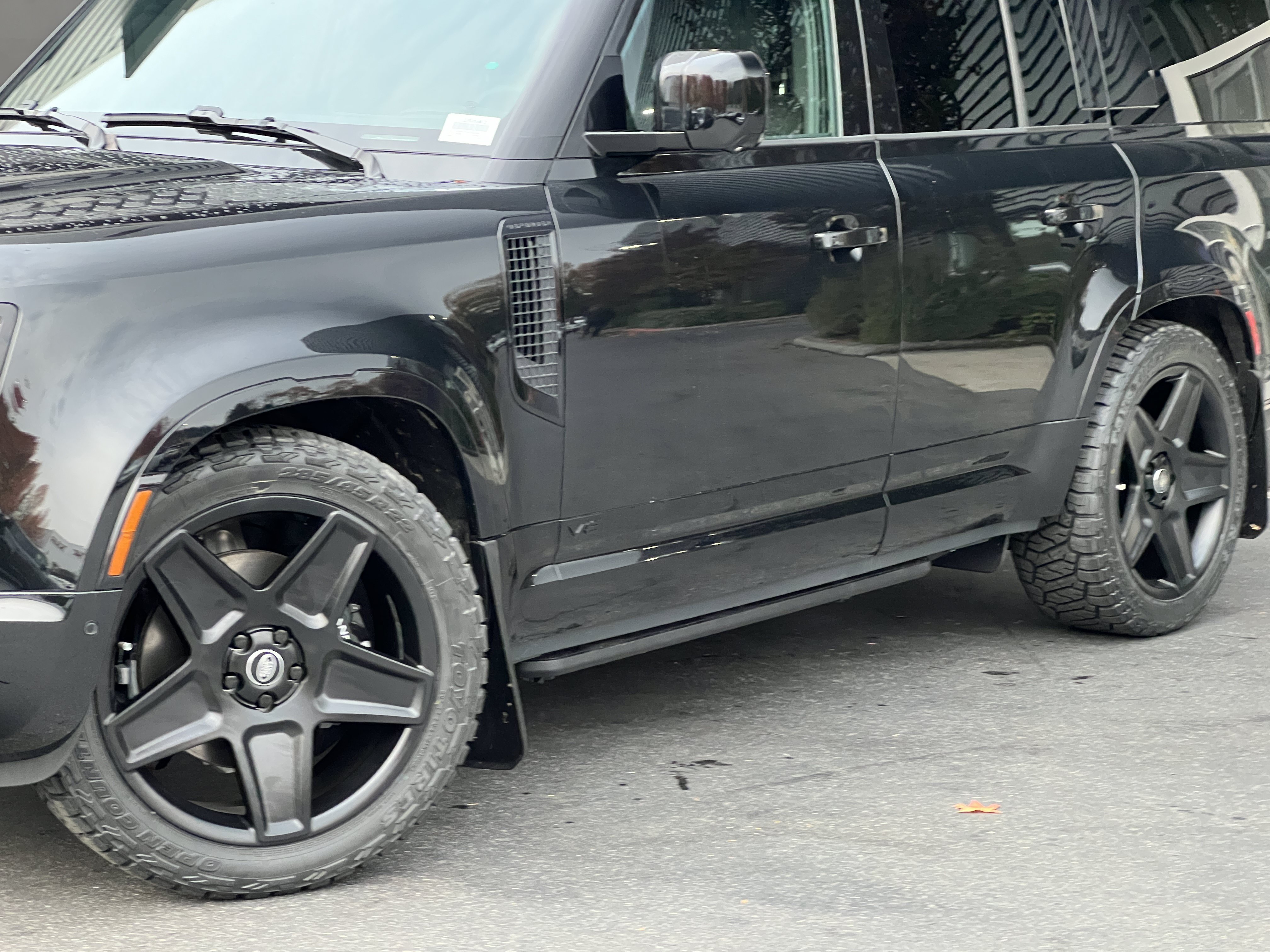 New 2025 Land Rover Defender 130 V8 AWD/4WD image 2