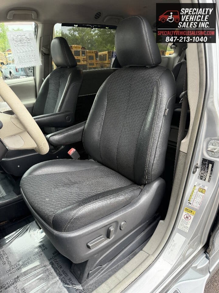 Used 2014 Toyota Sienna SE FWD image 30