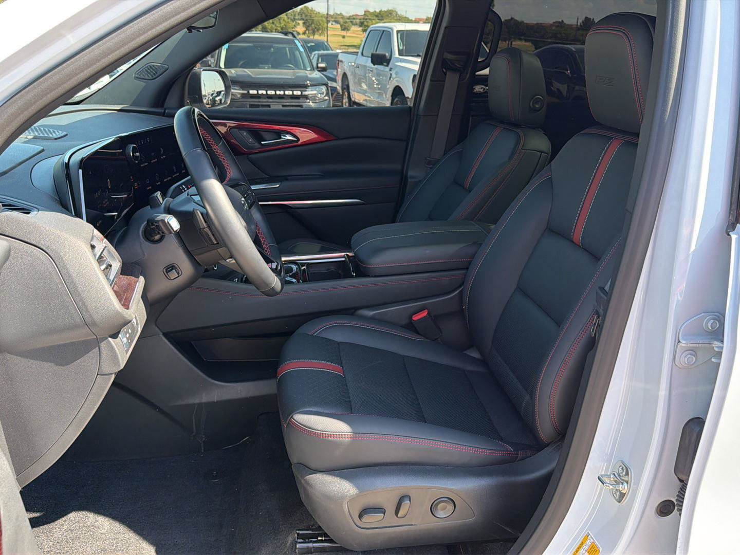 Used 2026 Chevrolet Traverse RS FWD image 10