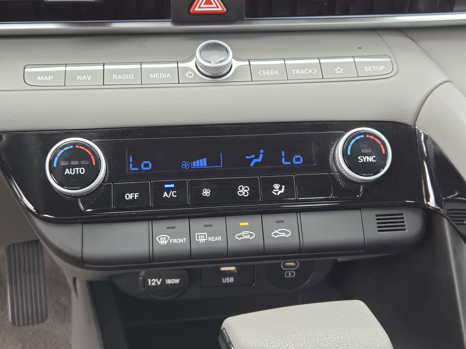 Used 2024 Hyundai Elantra Blue image 12