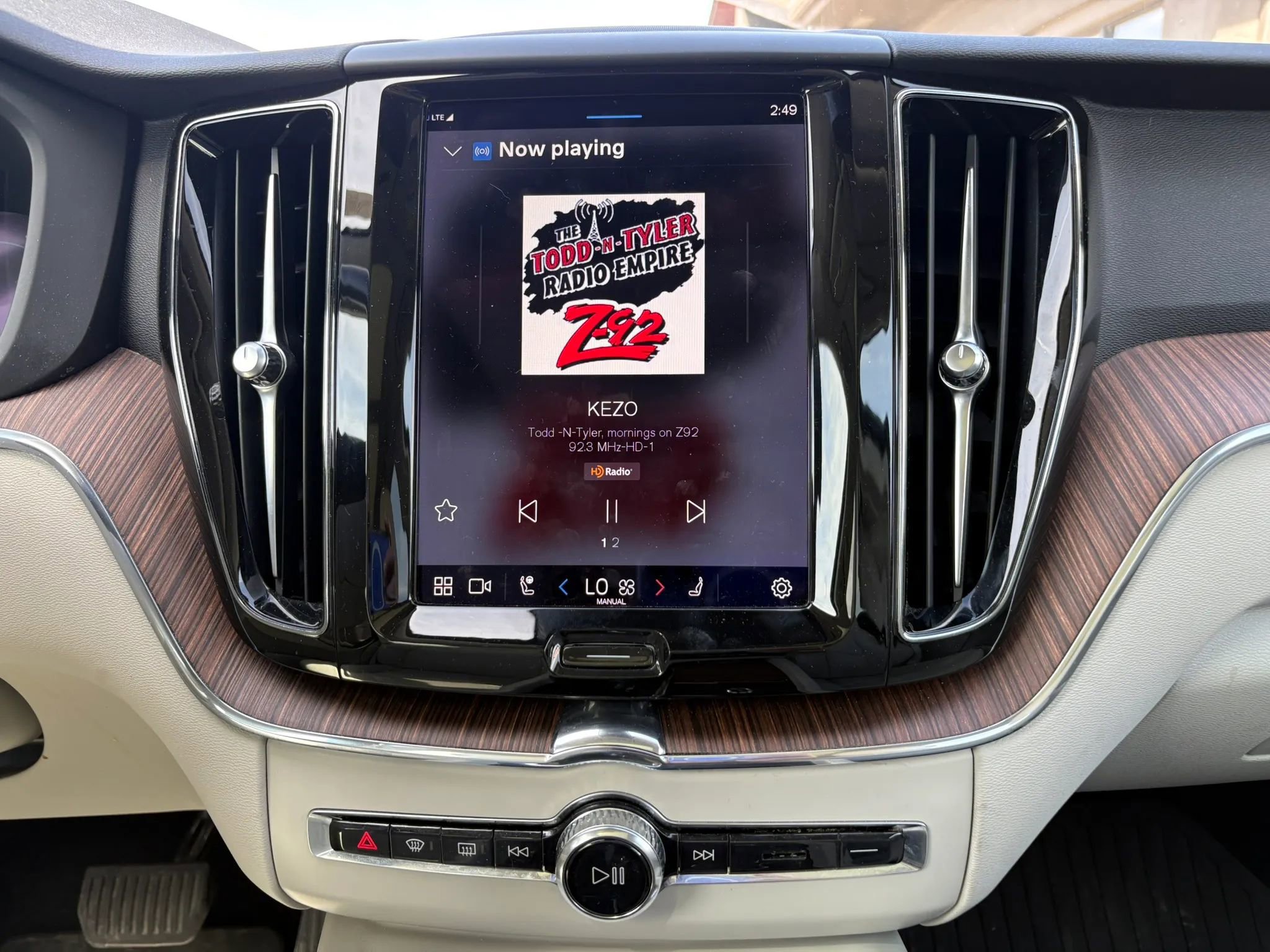 Used 2022 Volvo XC60 B5 Momentum w/ Advanced Package image 13