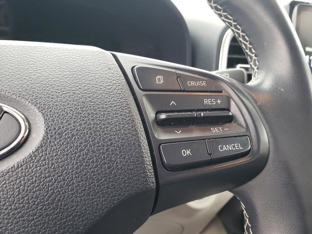 Used 2022 Hyundai Venue Limited image 26