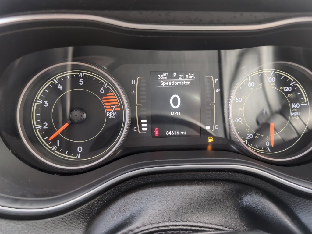 Used 2019 Jeep Cherokee Latitude w/ Cold Weather Group AWD/4WD image 11