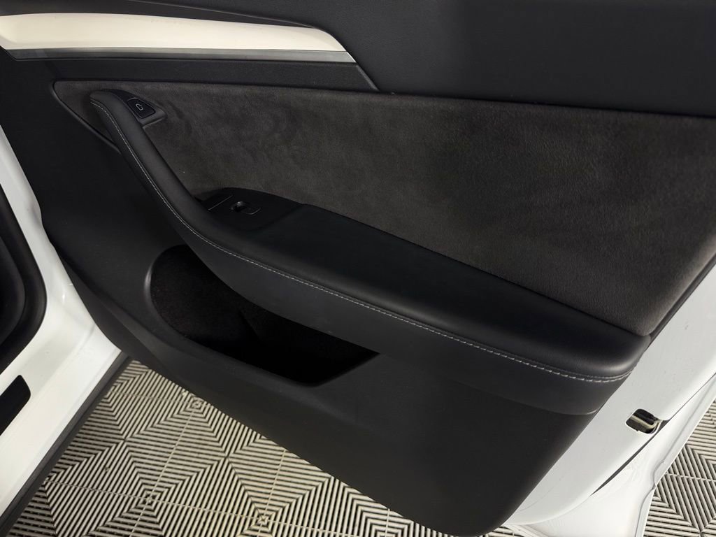 Used 2023 Tesla Model Y Long Range image 34