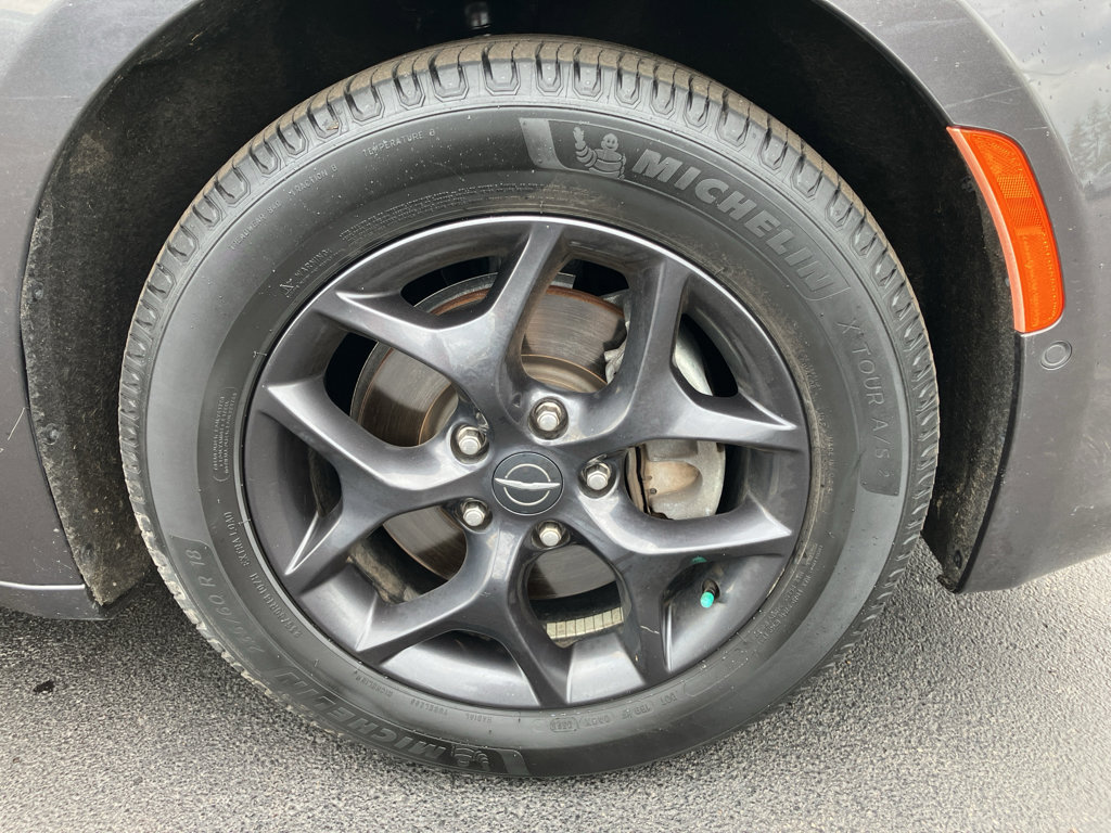 Used 2020 Chrysler Pacifica Touring-L Plus image 12