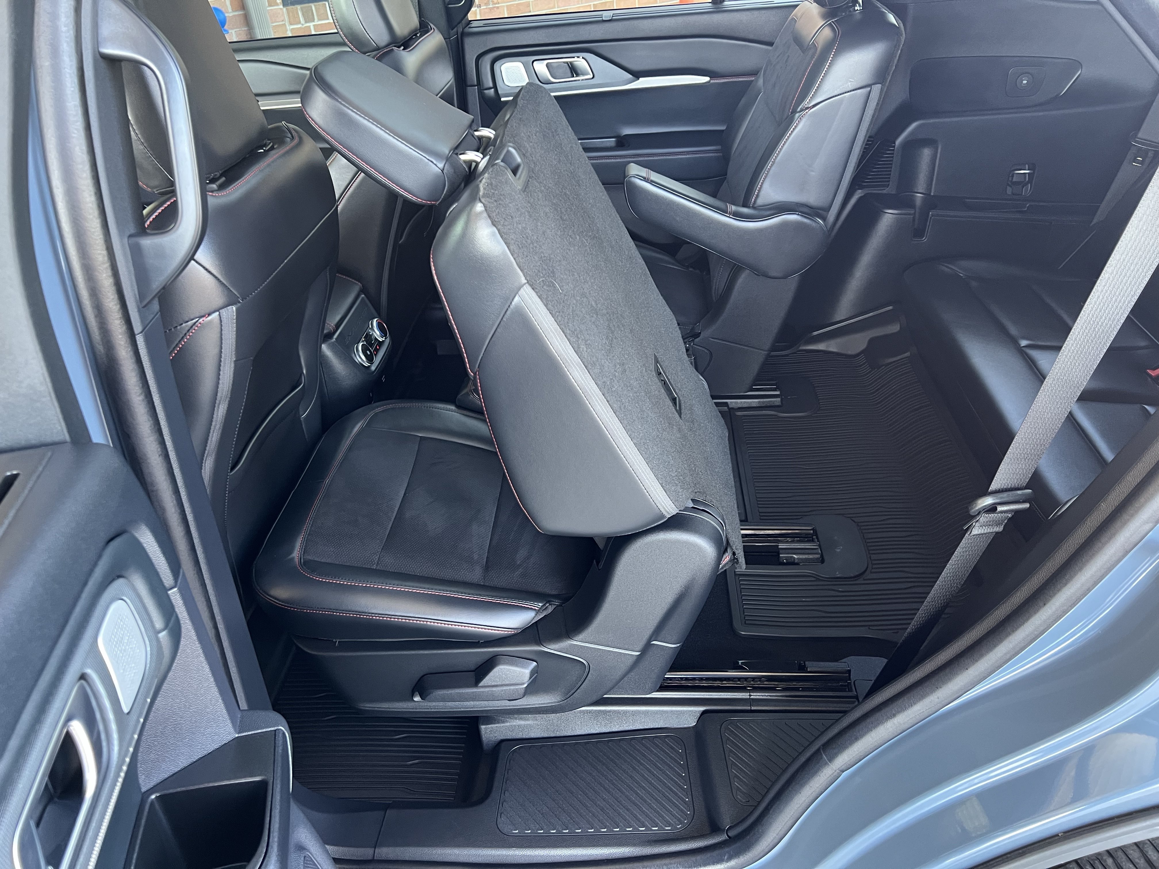 Used 2025 Ford Explorer ST AWD/4WD image 28