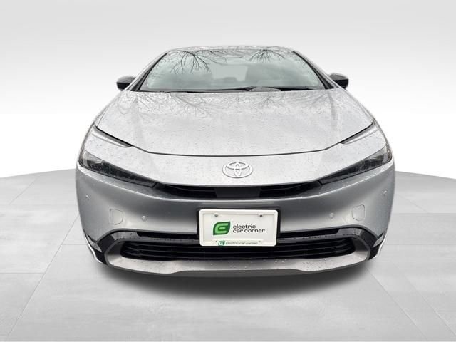 Used 2024 Toyota Prius XLE image 2