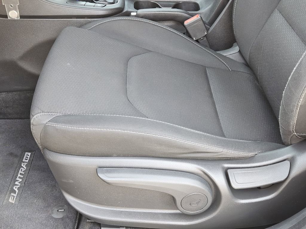 Used 2018 Hyundai Elantra GT FWD image 17