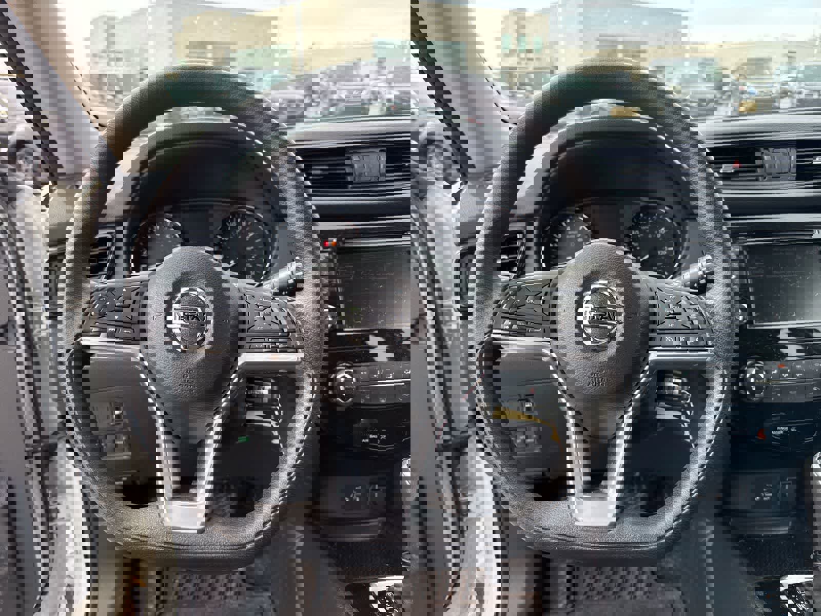 Used 2018 Nissan Rogue S image 19