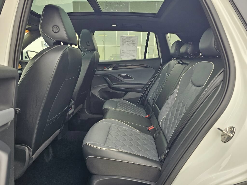 Certified 2025 Volkswagen Tiguan SEL R-Line AWD/4WD image 13