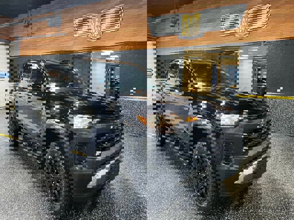 Used 2023 Chevrolet Colorado Trail Boss w/ Technology Package image 2