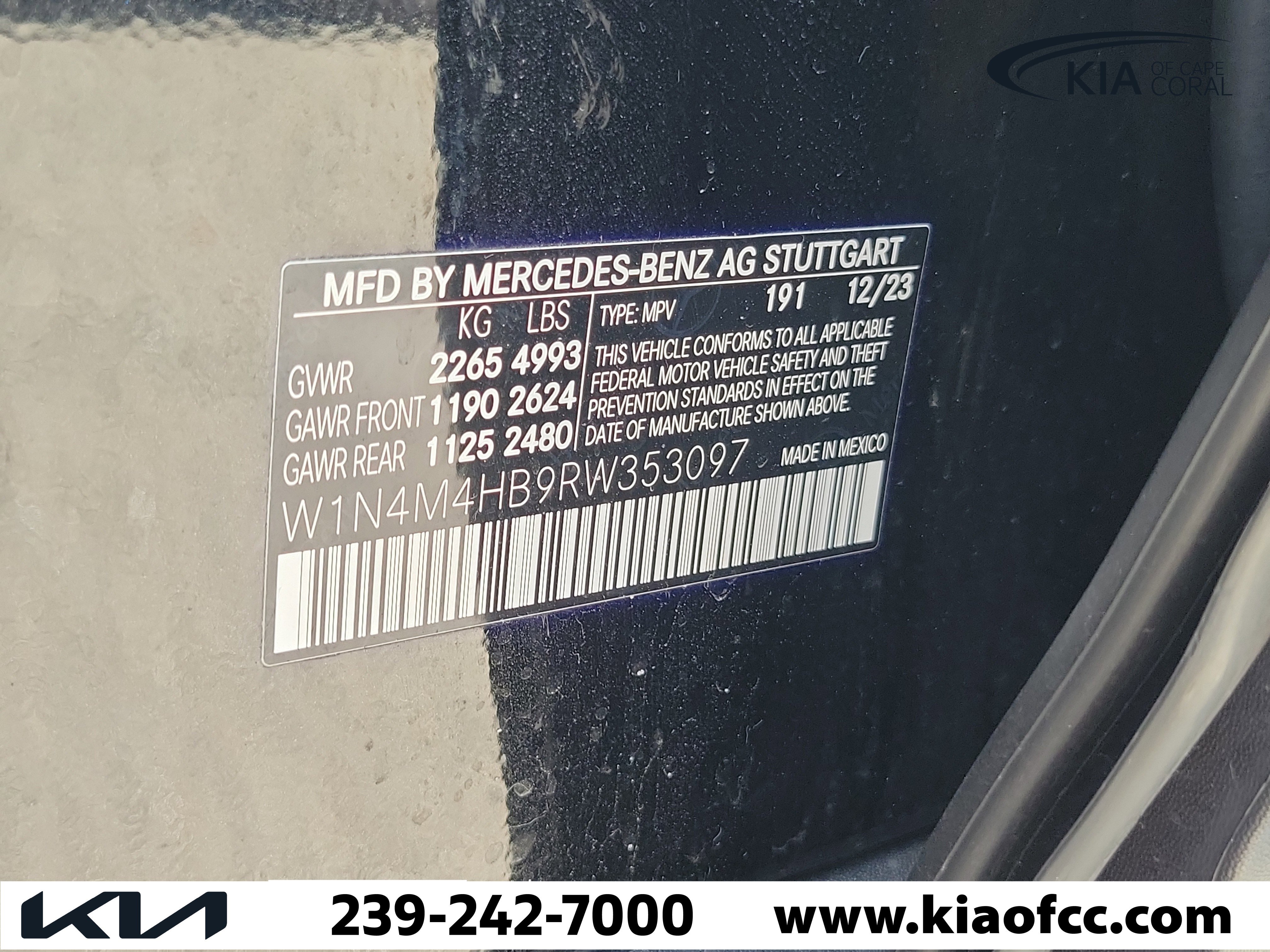Used 2024 Mercedes-Benz GLB 250 4MATIC image 32