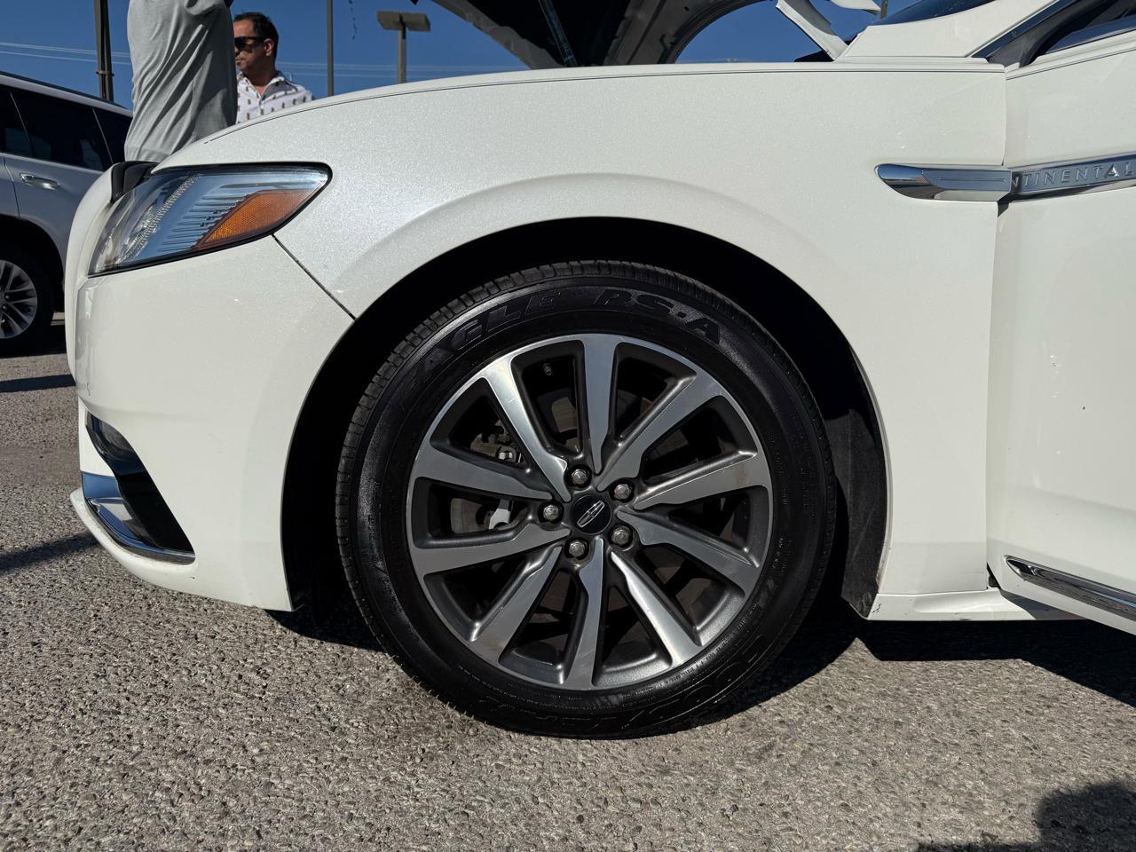 Used 2020 Lincoln Continental image 24