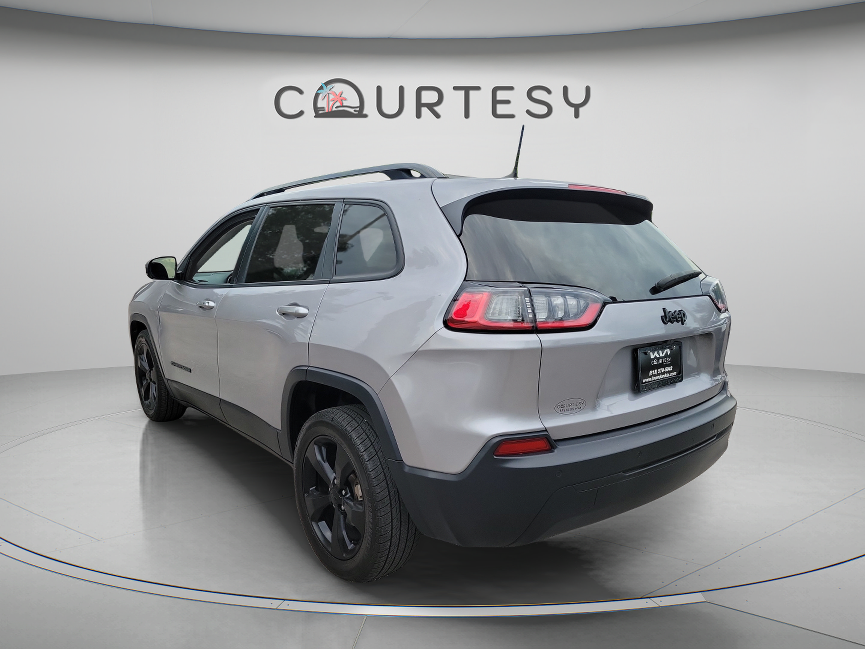 Used 2020 Jeep Cherokee Latitude Plus FWD image 2