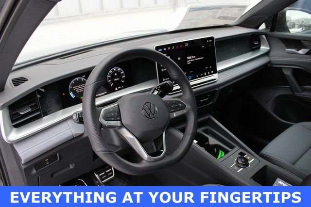 New 2026 Volkswagen Tiguan SE R-Line AWD/4WD image 2