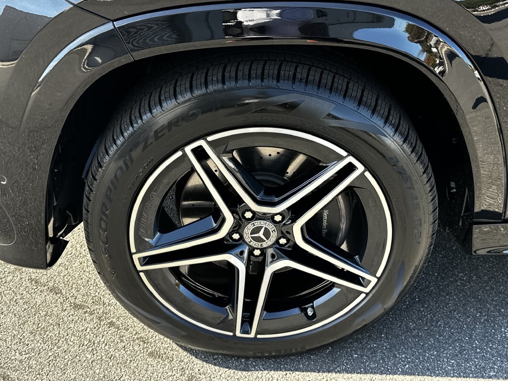 Certified 2025 Mercedes-Benz GLS 450 4MATIC w/ AMG Line Exterior image 12