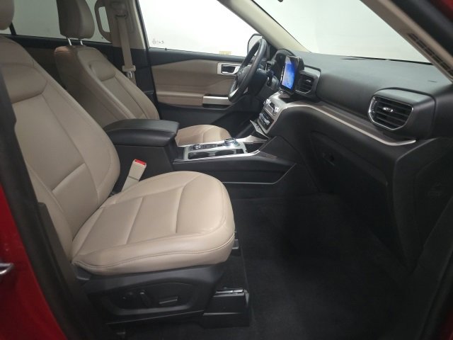 Used 2023 Ford Explorer XLT w/ Equipment Group 202A image 3