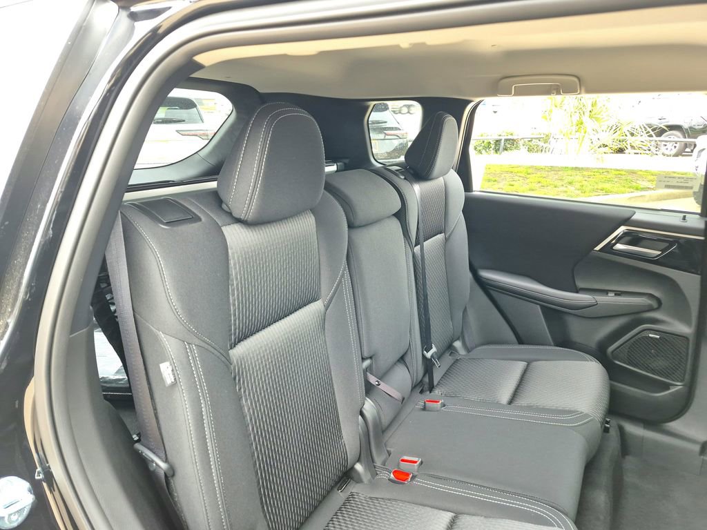 New 2026 Mitsubishi Outlander ES image 25