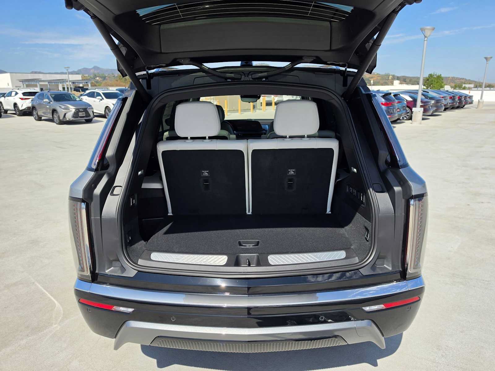 New 2027 Cadillac Vistiq Luxury w/ LPO, Premium Carpet Package AWD/4WD image 15