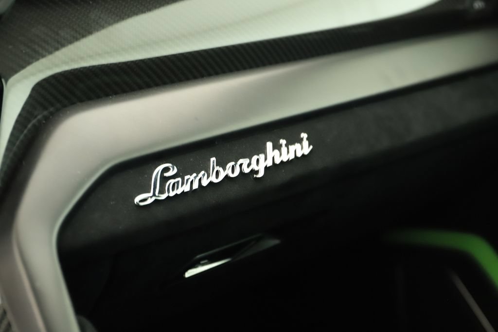 Used 2023 Lamborghini Urus Performante AWD/4WD image 31